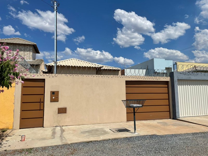 Casa à Venda com 3 dormitórios, sendo 1 suíte, Bom Jesus, Pirapora - R