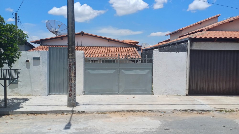 Casa - Aluguel - Santo Antonio - Pirapora - MG